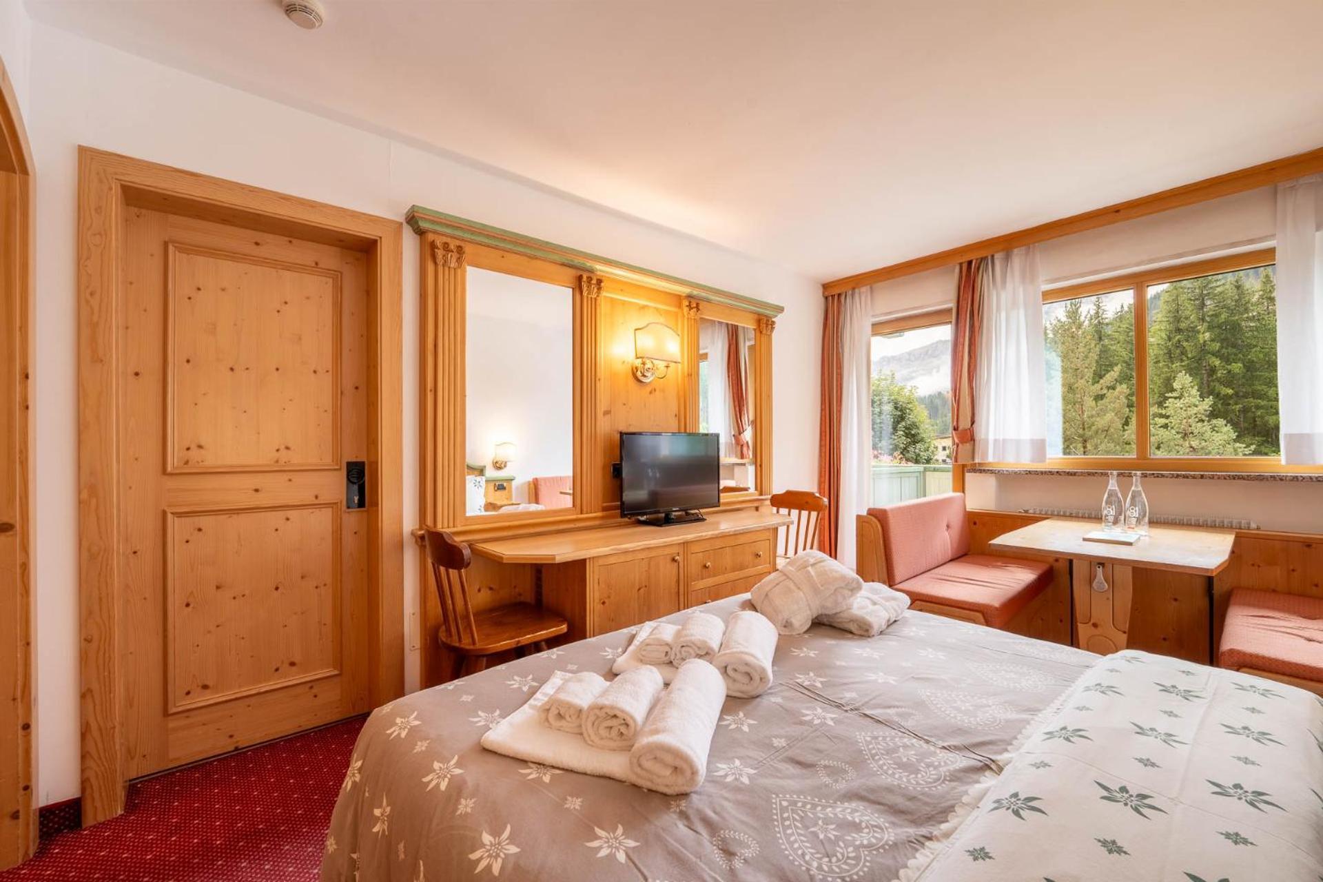 Hotel Dolomiti Schloss Canazei Buitenkant foto