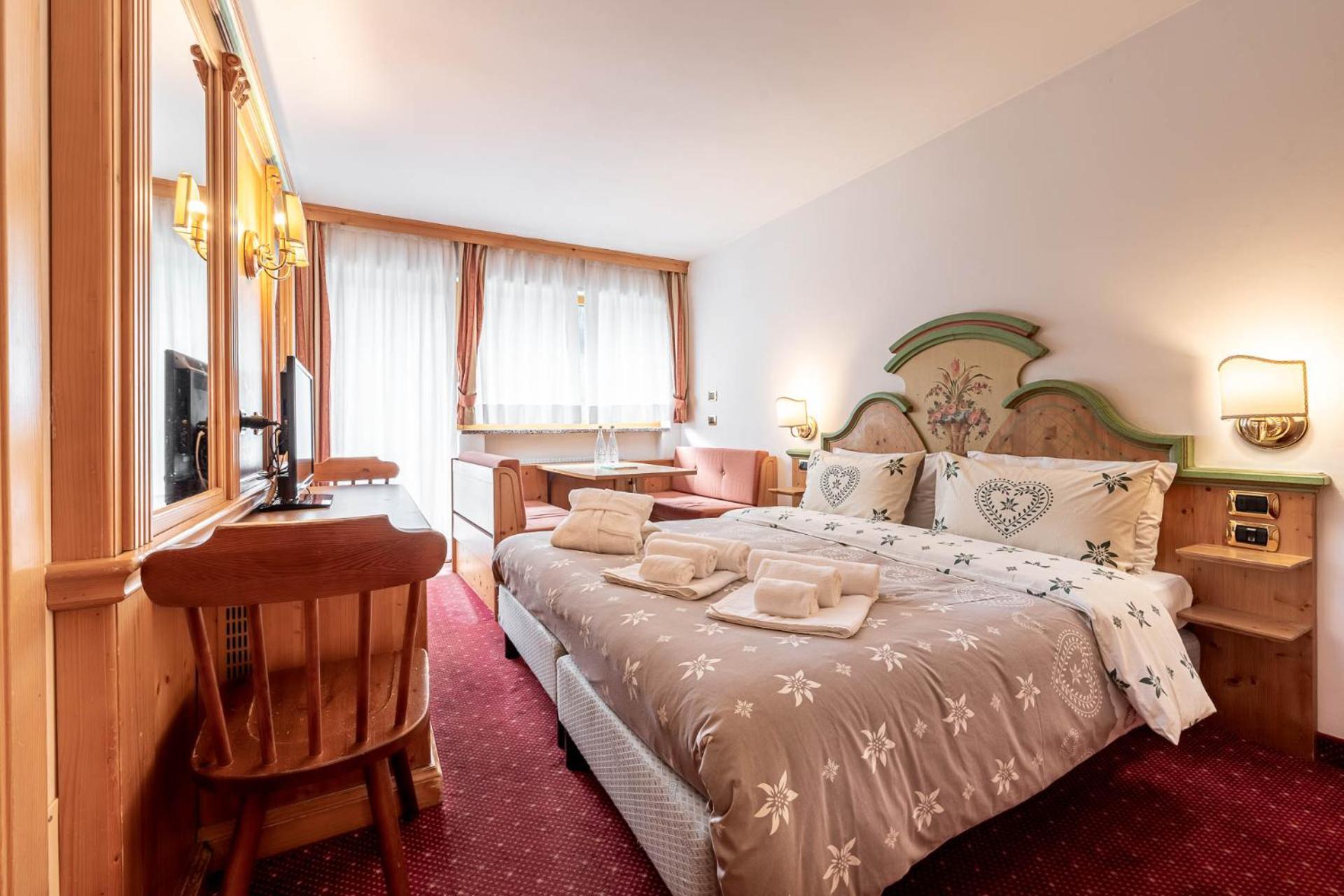 Hotel Dolomiti Schloss Canazei Buitenkant foto