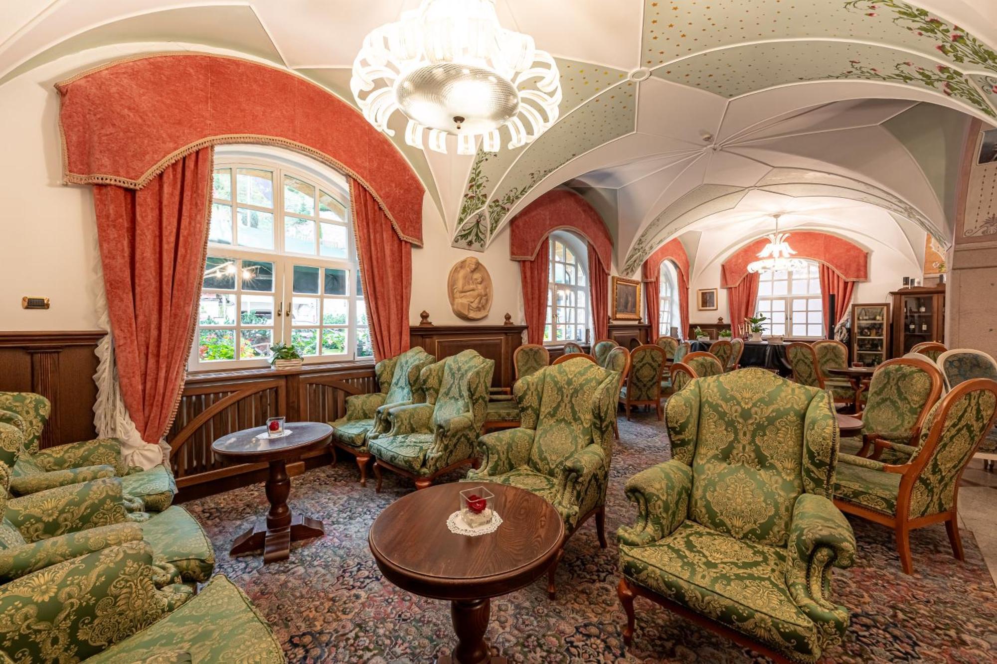 Hotel Dolomiti Schloss Canazei Buitenkant foto