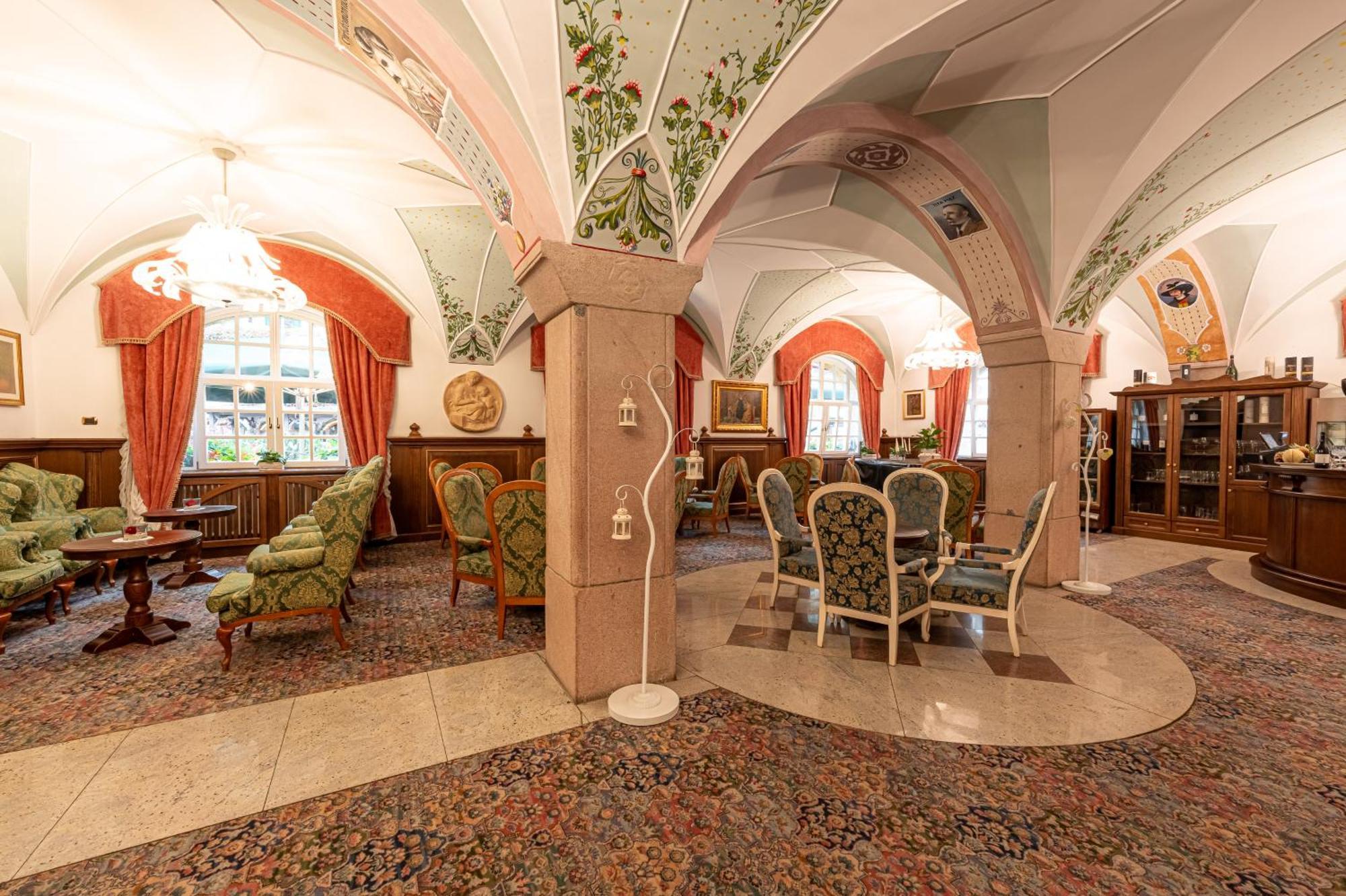 Hotel Dolomiti Schloss Canazei Buitenkant foto