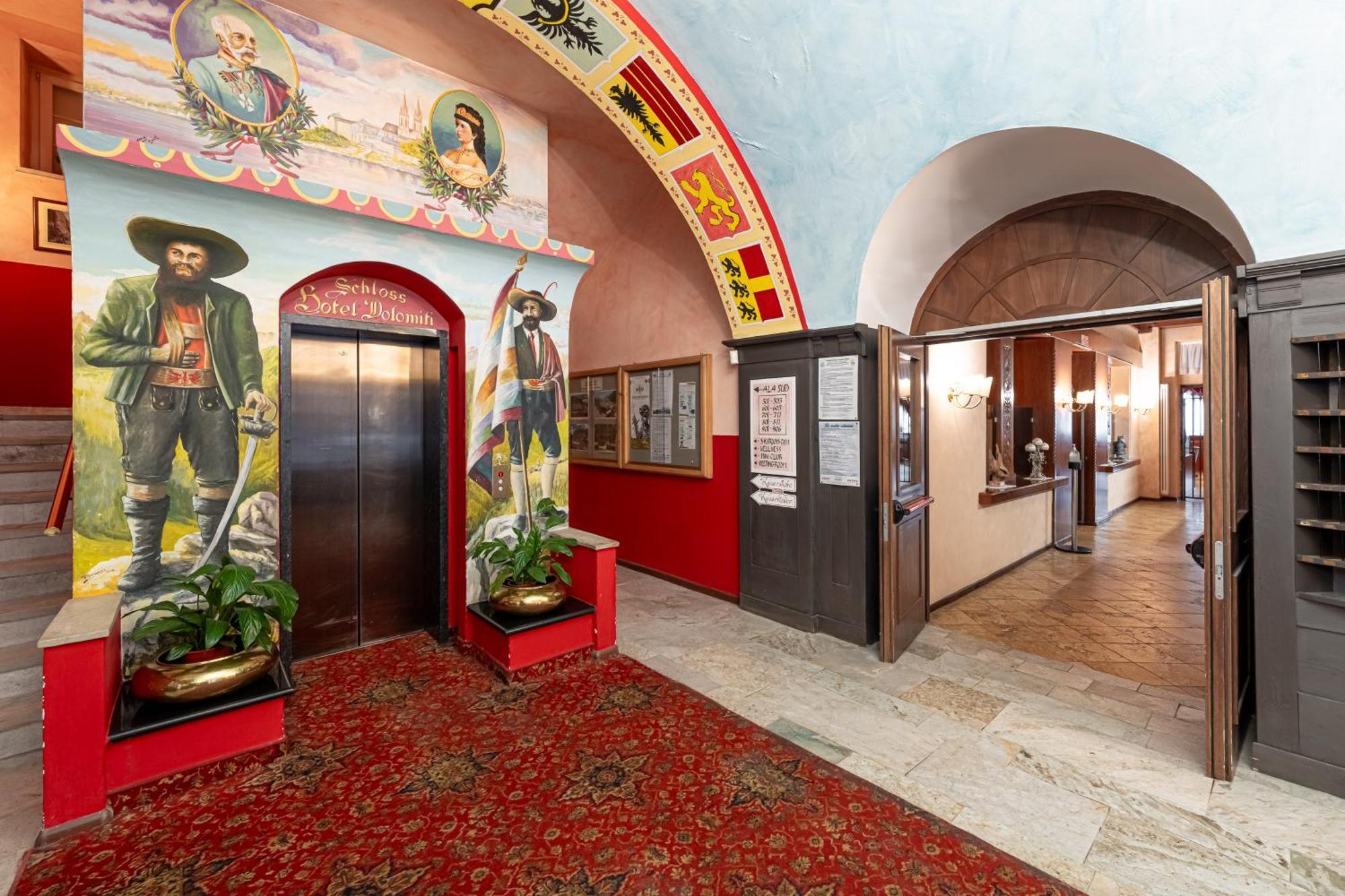 Hotel Dolomiti Schloss Canazei Buitenkant foto