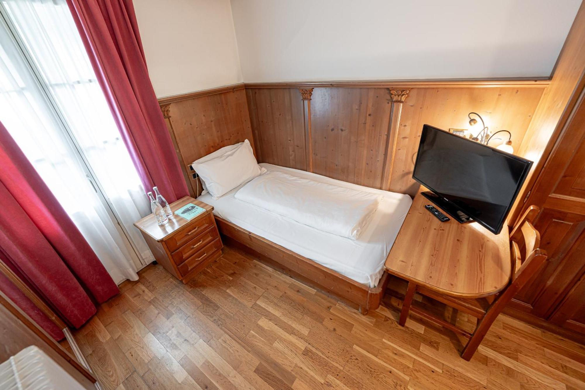 Hotel Dolomiti Schloss Canazei Buitenkant foto