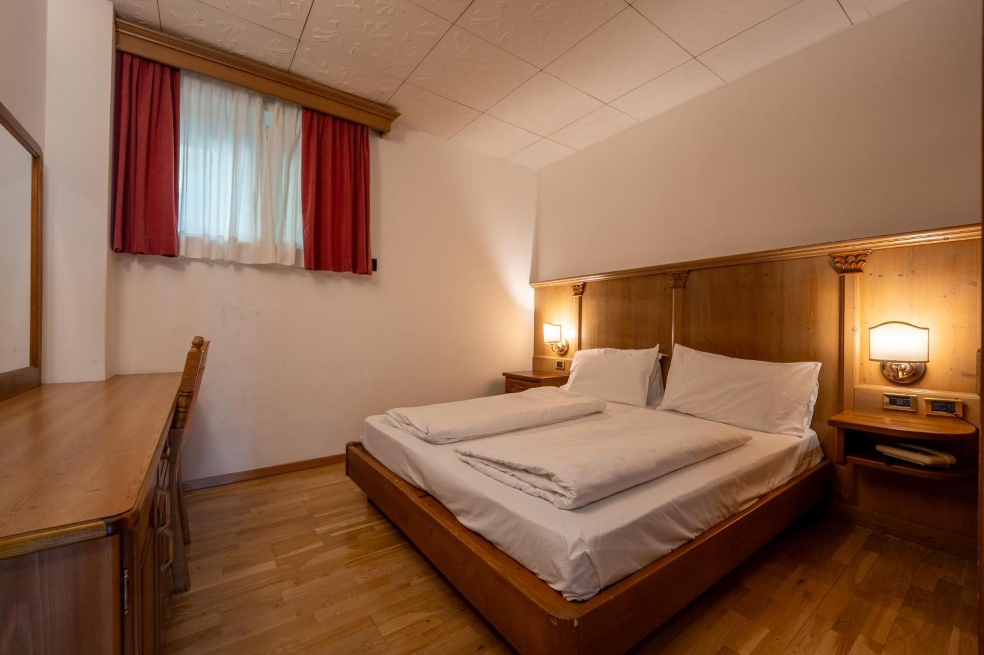 Hotel Dolomiti Schloss Canazei Buitenkant foto