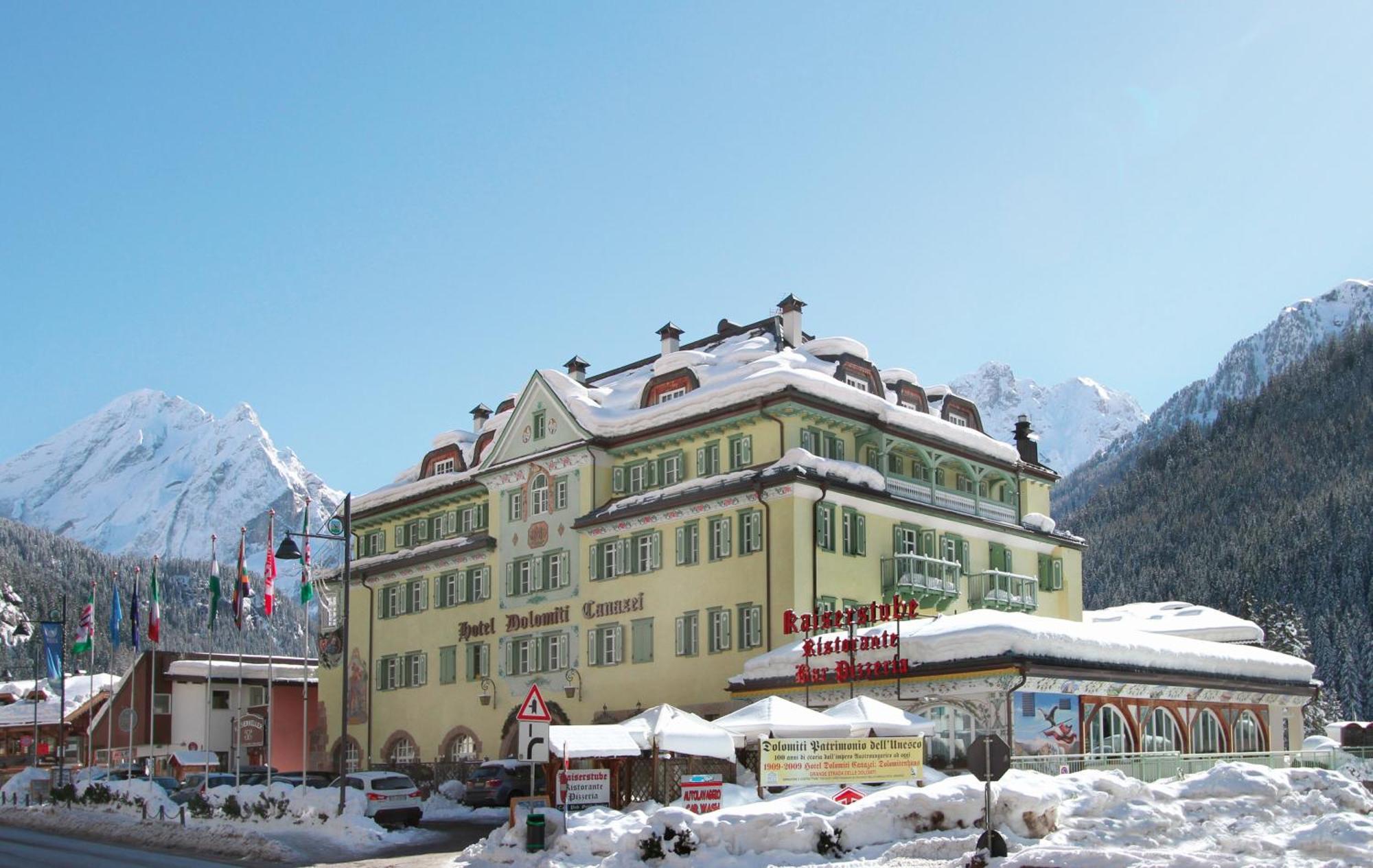 Hotel Dolomiti Schloss Canazei Buitenkant foto