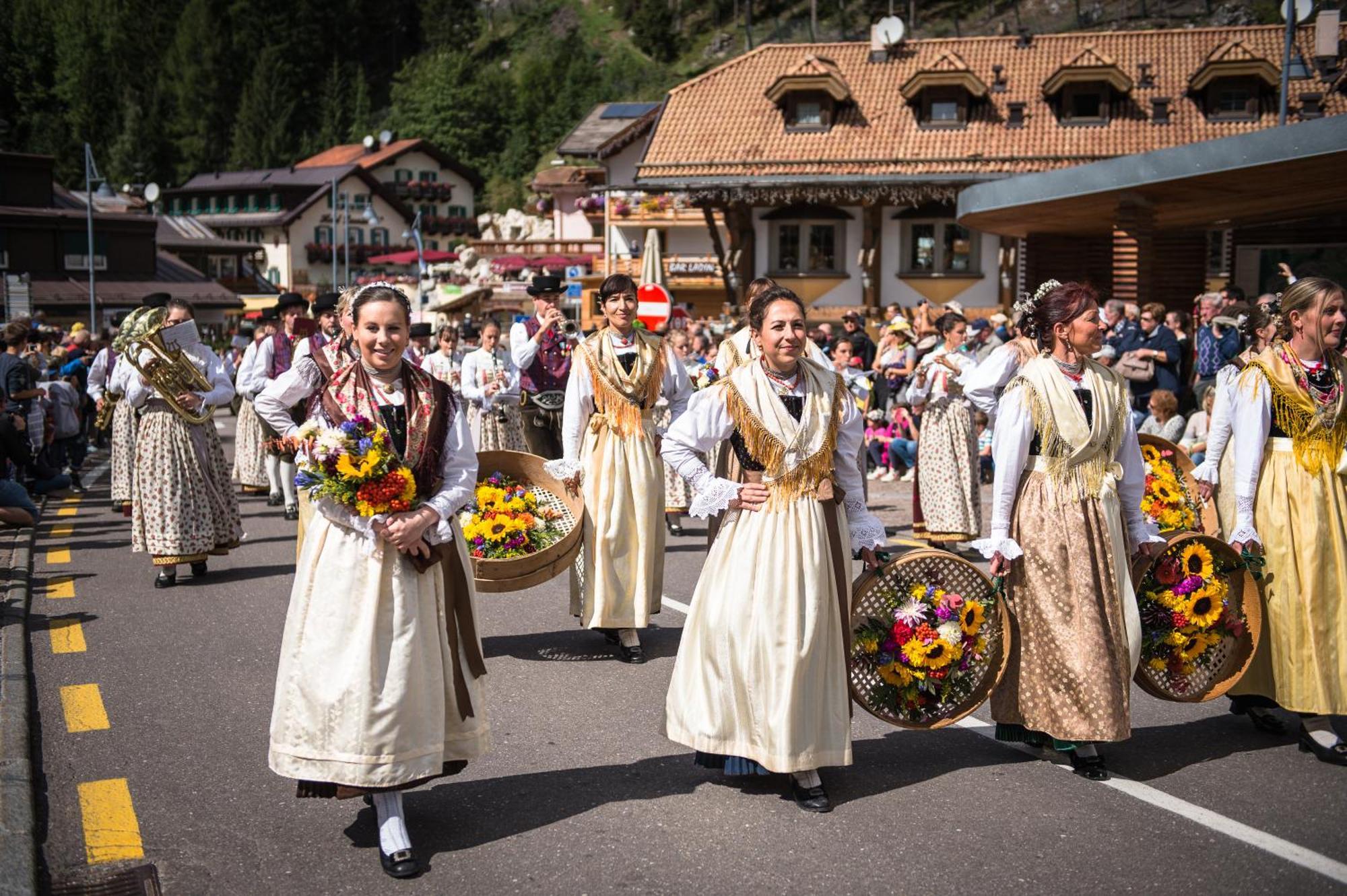 Hotel Dolomiti Schloss Canazei Buitenkant foto