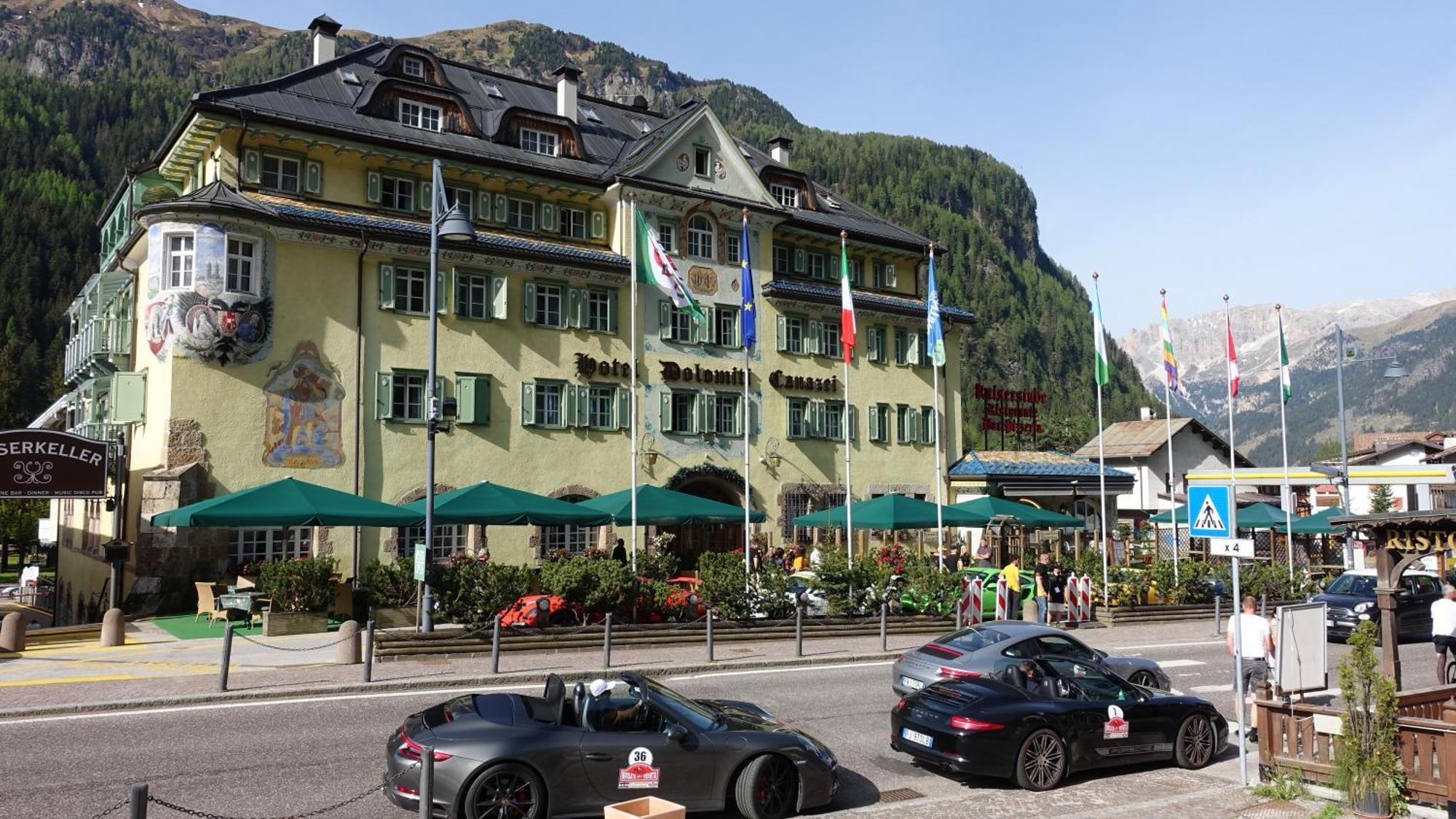 Hotel Dolomiti Schloss Canazei Buitenkant foto