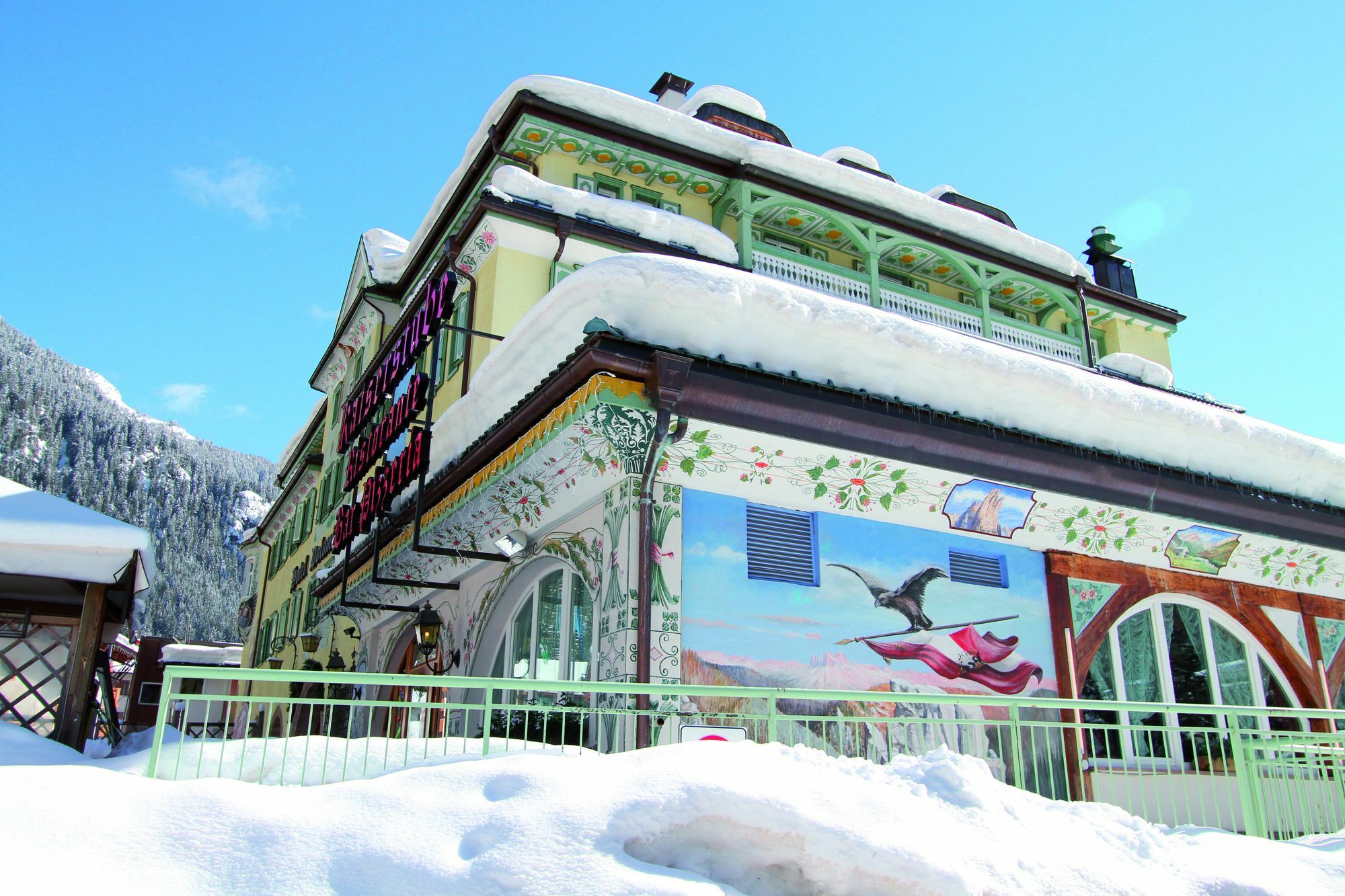 Hotel Dolomiti Schloss Canazei Buitenkant foto